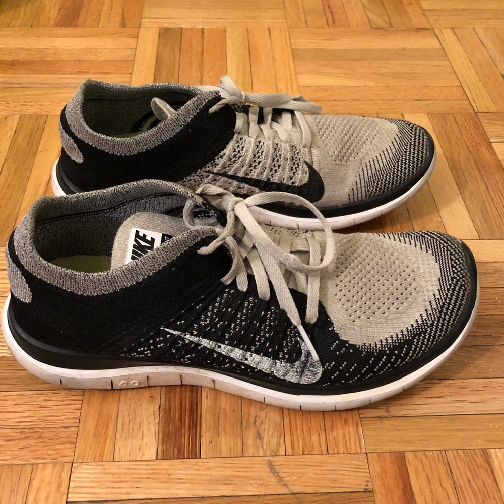 Nike Flyknit Sneakers - Black/Grey - Size 8